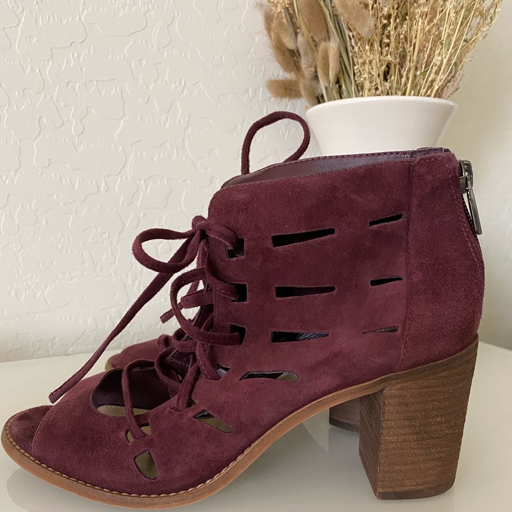 VINCE CAMUTO shoes